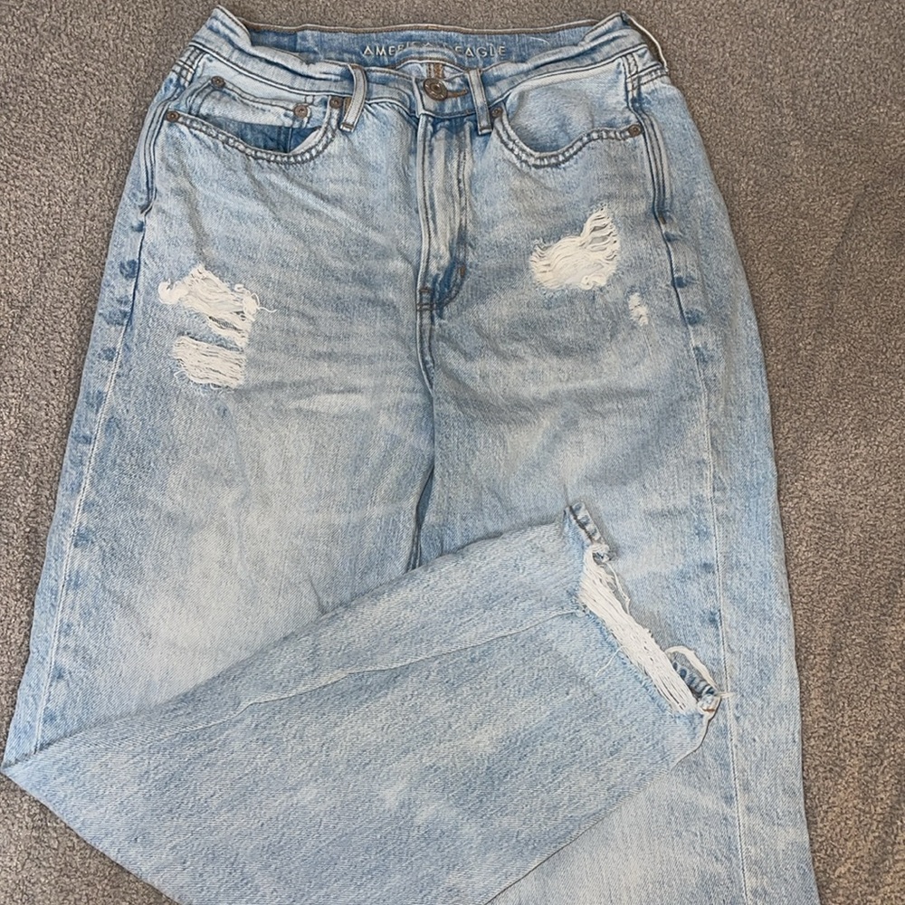 light wash American Eagle jeans! only worn once!